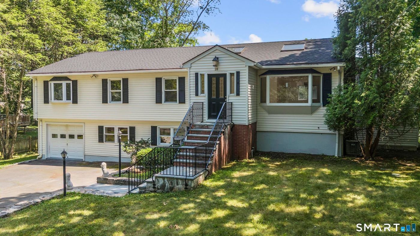 Colonial house at 28 Gregory Road in Cos Cob
